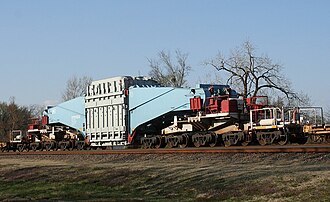 Transport multimodal de machinerie lourde au Canada – équipement industriel sur wagons plats ferroviaires